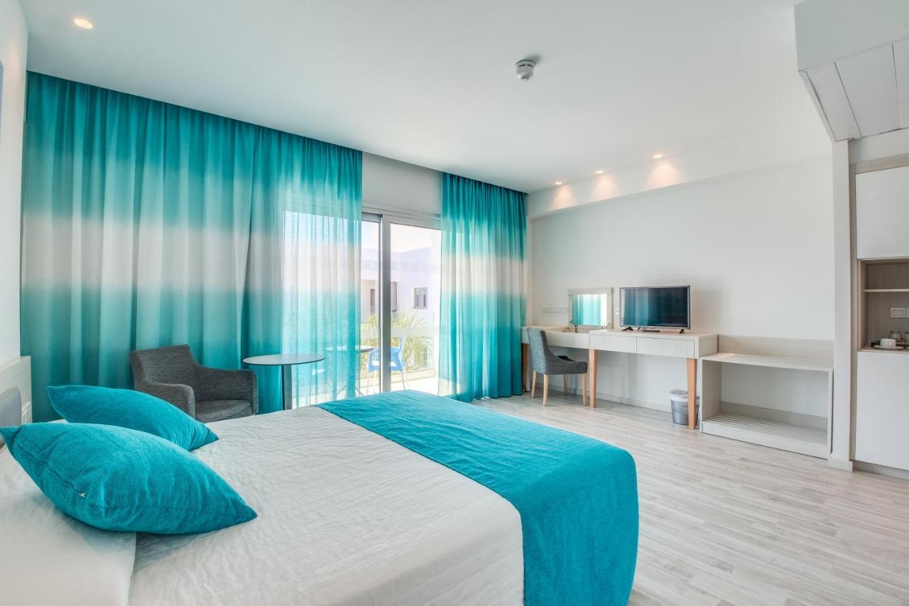 Anesis Hotel Ayia Napa Exterior photo